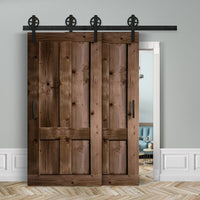 Doppelschiebetür voreinander herlaufend in Scheunentor-Optik Modell Farmhouse - Farmhouse Barn Door rustikal nach links öffnend / Muster nur Vorderseite / Nuss hell